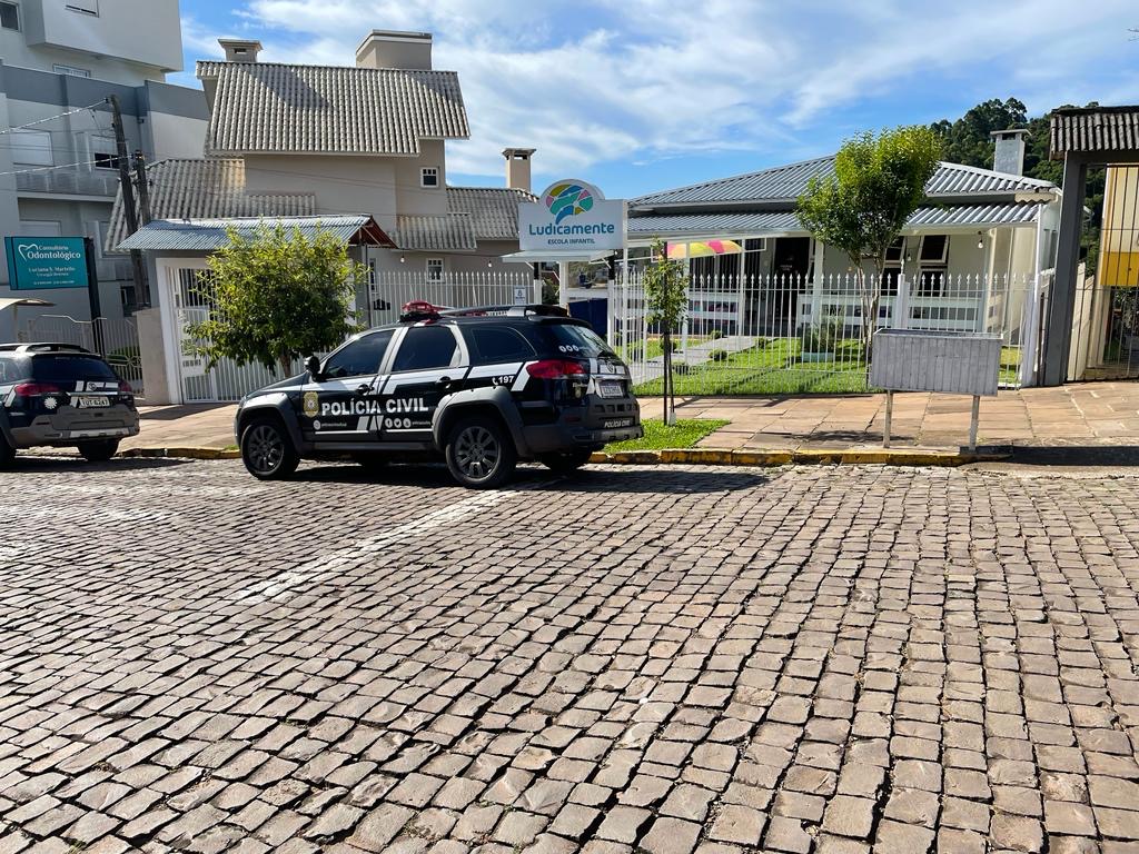 Diretoras de escola infantil são presas Em Serafina Corrêa. Na tarde desta quinta-feira, acusadas de castigo, tortura e mau-trato.