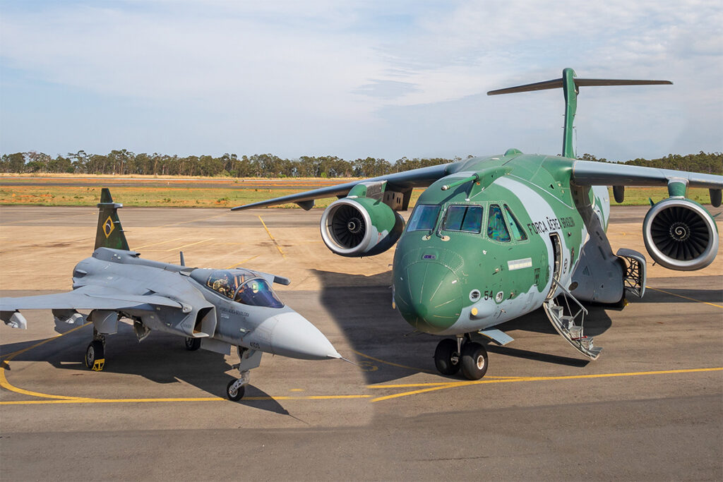 Como a crise entre Brasil e Israel após discurso de Lula pode afetar os programas do caça Gripen e KC-390.