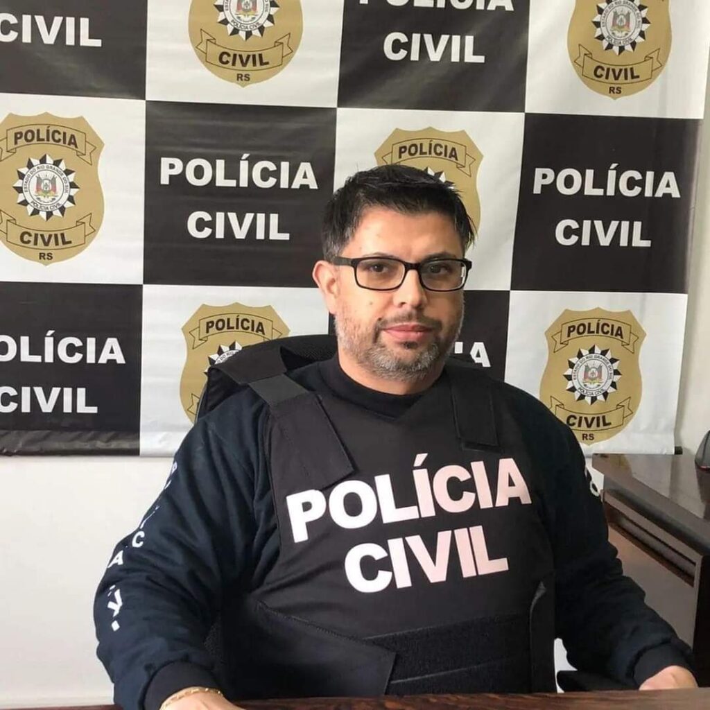 Delegado gaúcho morre durante férias em Santa Catarina. Na tarde desta sexta-feira, a Polícia Civil do Rio Grande do Sul foi envolta em luto