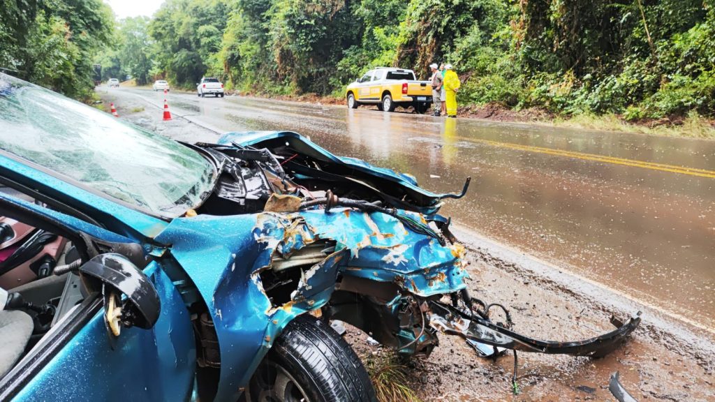 Mulher morre em acidente na ERS 324 em Nova Araçá e ela foi identificada. Ela era passageira do GM Corsa que aquaplanou.