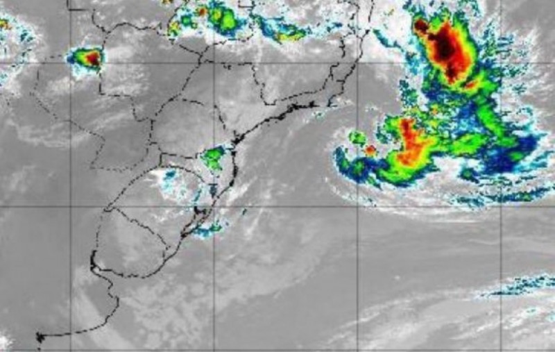 Defesa Civil monitora formação de ciclone em alto mar. Ao longo dos próximos dias, alerta para o norte do estado pra este sábado.
