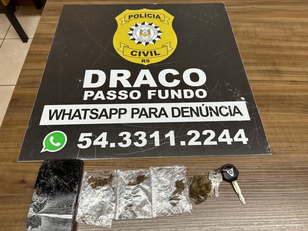 Draco prende traficante na Vera Cruz. Na tarde desta sexta-feira (1), a POLÍCIA CIVIL, através da DRACO PASSO FUNDO.