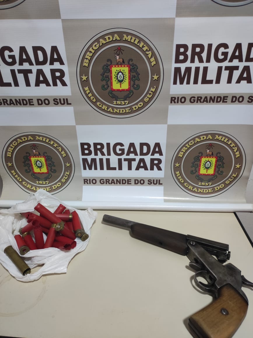 3°RPMon prende homem por posse irregular de arma de fogo de uso permitido. O fato aconteceu em Nicolau Vergueiro.