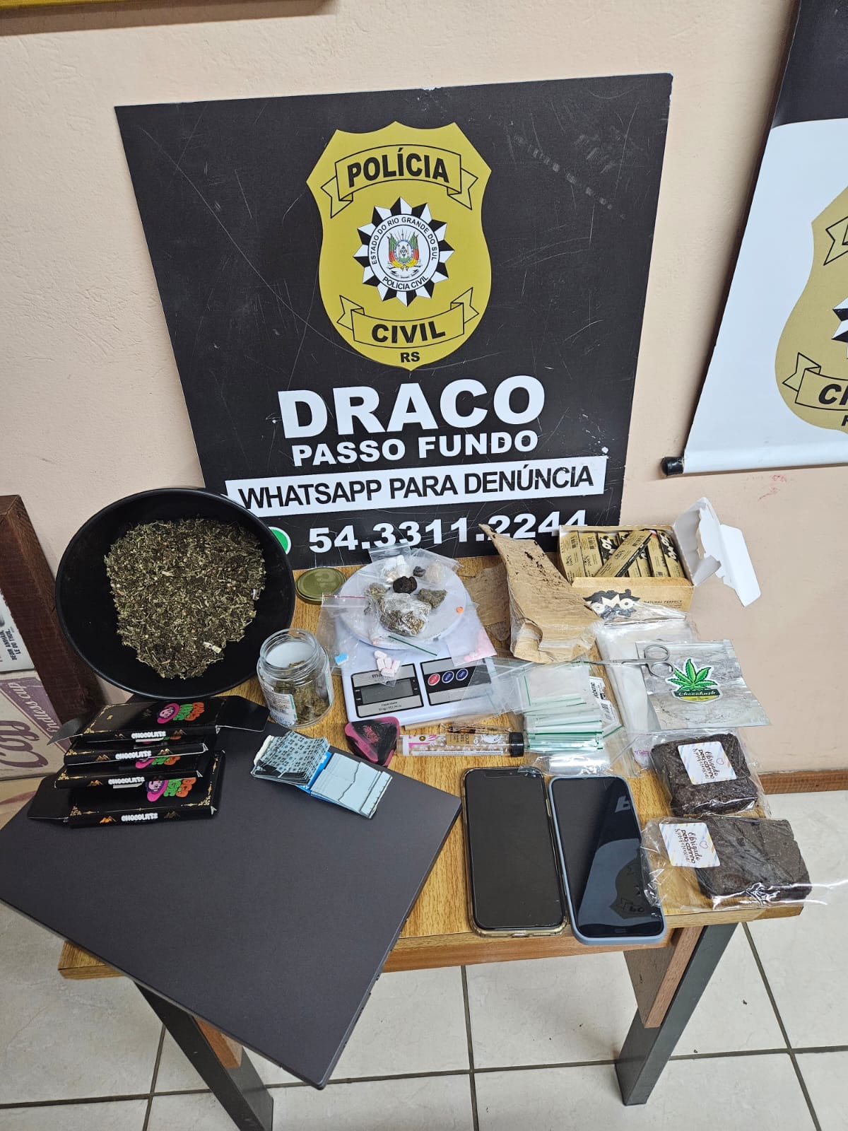 Dj traficante é preso em Passo Fundo. Na manhã desta quinta-feira (14), na cidade de Passo Fundo, pela Polícia Civi.