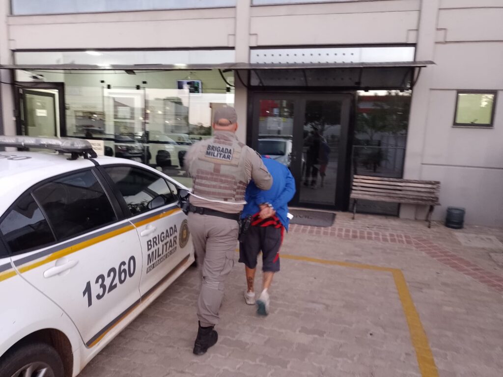 Ladrão de celular é preso pela Brigada Militar em Passo Fundo.Na tarde desta quarta-feira (27), na rua Independência, centro da cidade.