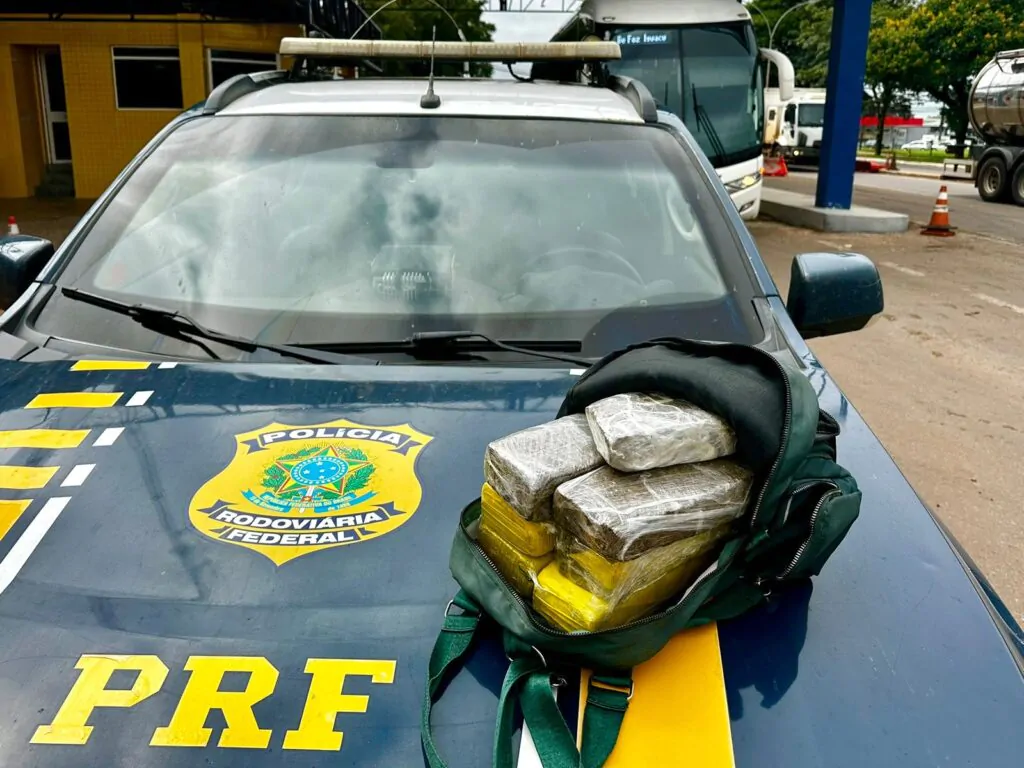 PRF prende mulher com 5 kg de maconha em Passo Fundo. Na manhã desta sexta-feira, dia 22, a Polícia Rodoviária Federal deteve a mulher.