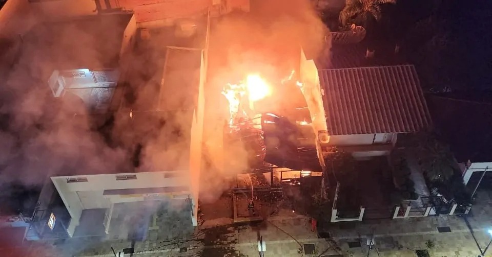 Operação prende dois por incêndio em Marau. No final do mês de fevereiro de 2024, a casa foi queimada num Incêndio de grandes proporções