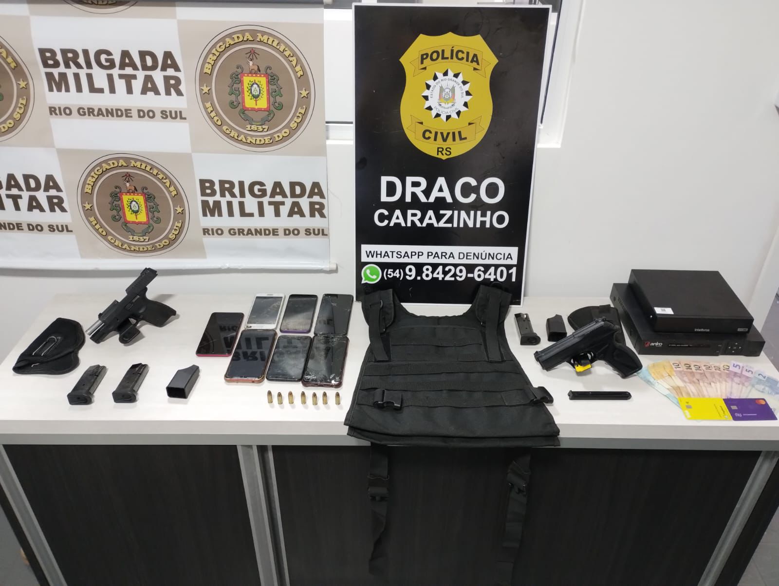 Brigada Militar e Polícia Civil cumprem mandados de busca e apreensão em Carazinho. Na tarde desta segunda-feira (25/3).