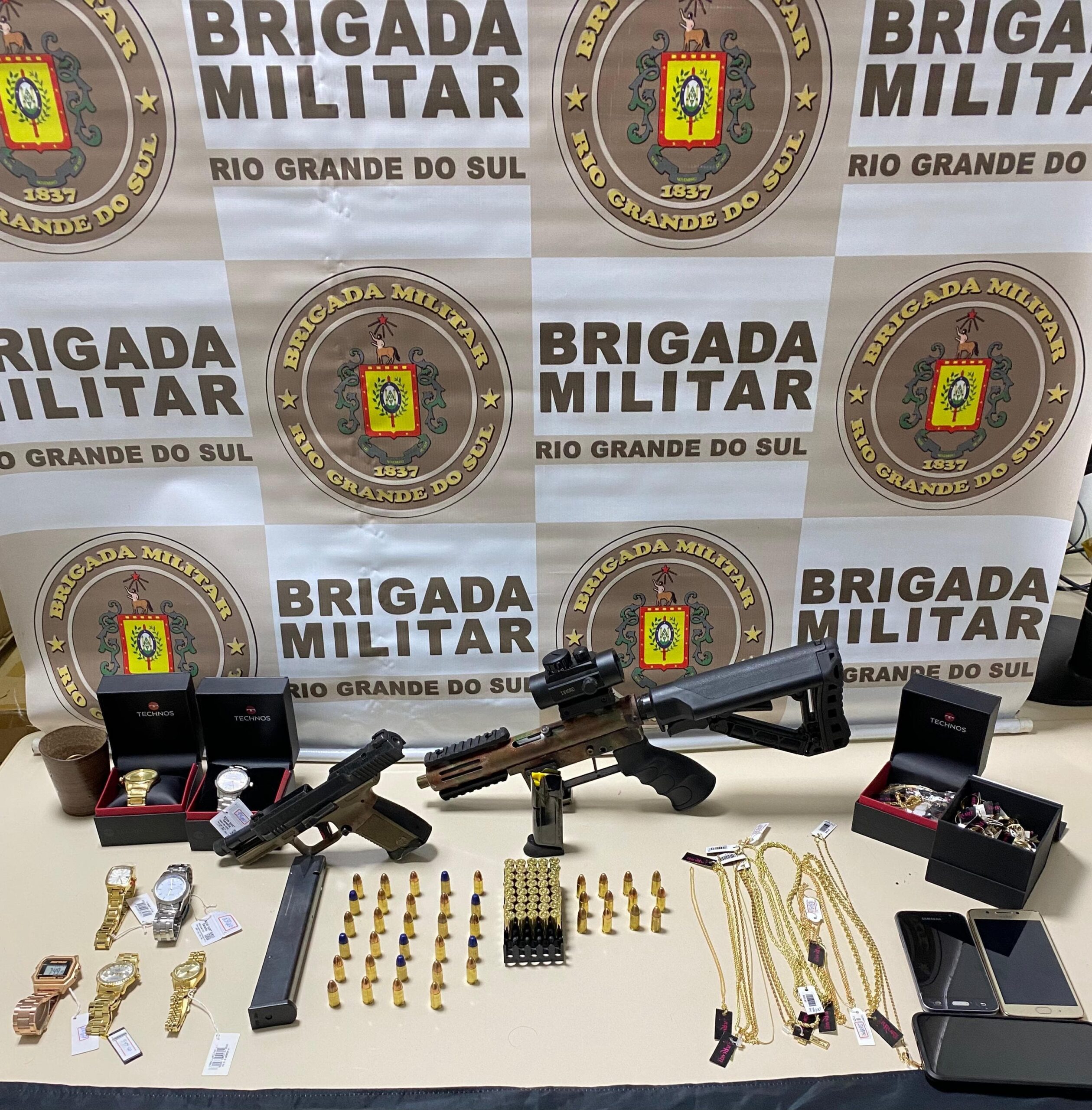 Criminoso é morto após confronto com Brigada Militar de Carazinho, na localidade de São José da Glória. Ele estava com uma submetralhadora.