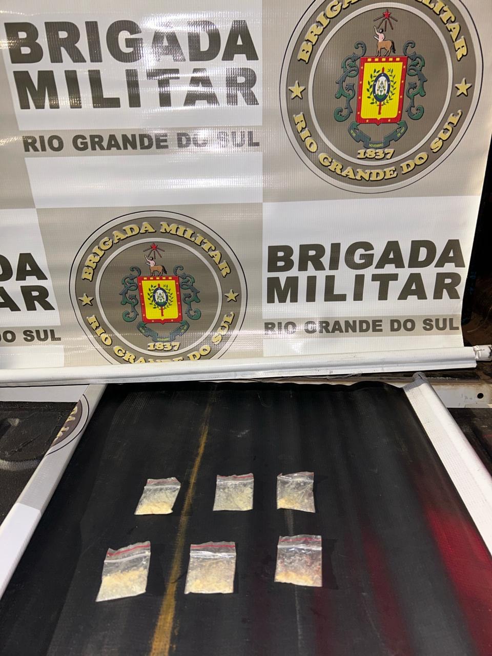3°RPMon prende homem em Guaporé por tráfico de drogas. homem, com antecedentes criminais por porte ilegal de arma, roubo, tráfico e incêndio.