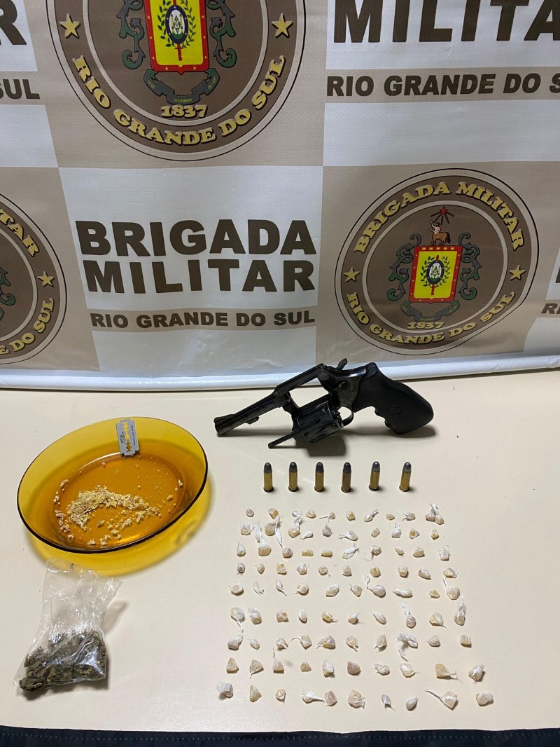 Homem foge para cemitério, após avistar a viatura da Brigada Militar. Na noite de sexta-feira, em Carazinho