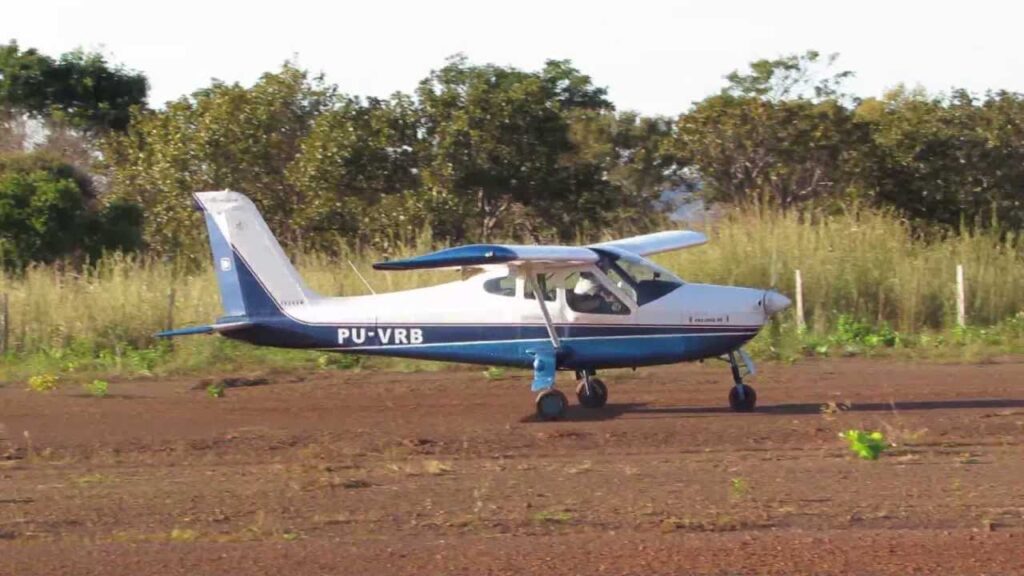 Aeronave desaparece após decolar de aeroclube de São José, Grande Florianópolis. E segue desaparecida. A bordo estaria o piloto Mauro Ribeiro.
