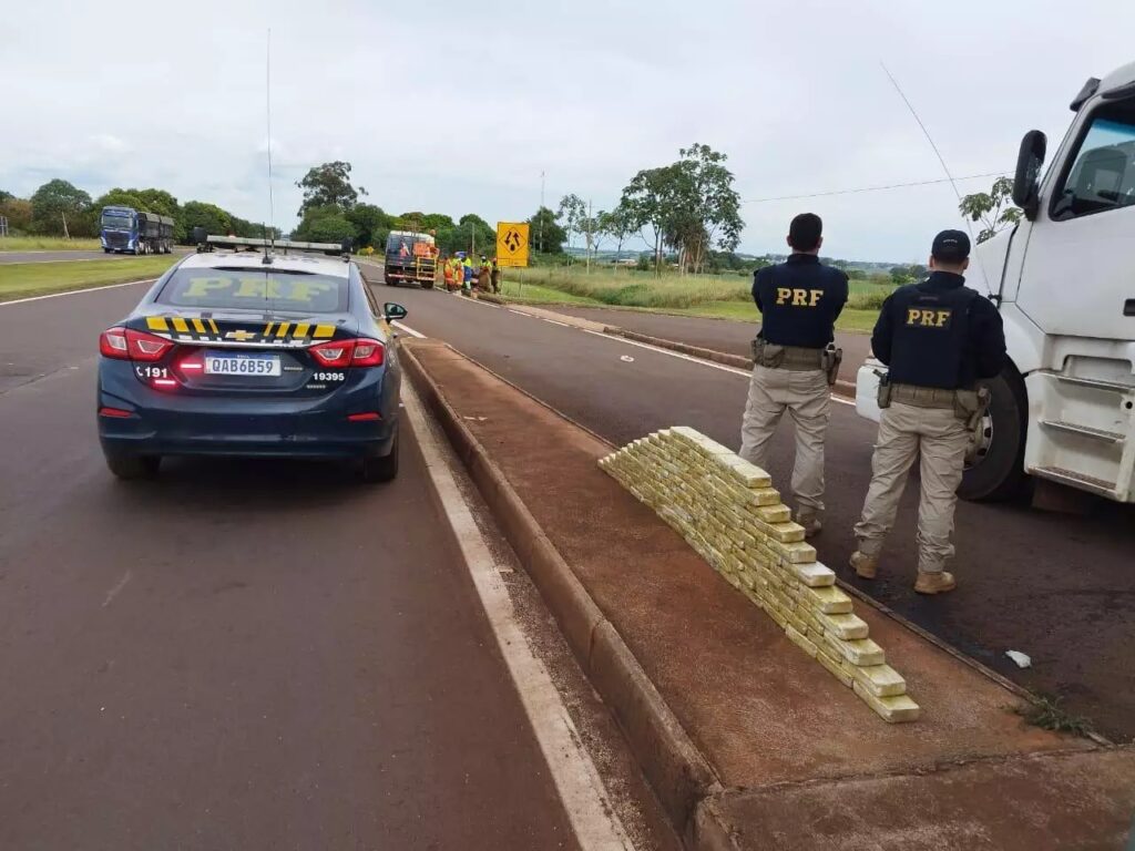 Moradores em Carazinho (RS), pai e filho foram presos nesta quinta-feira (4) levando 113 quilos de cocaína da fronteira de Mato Grosso do Sul.