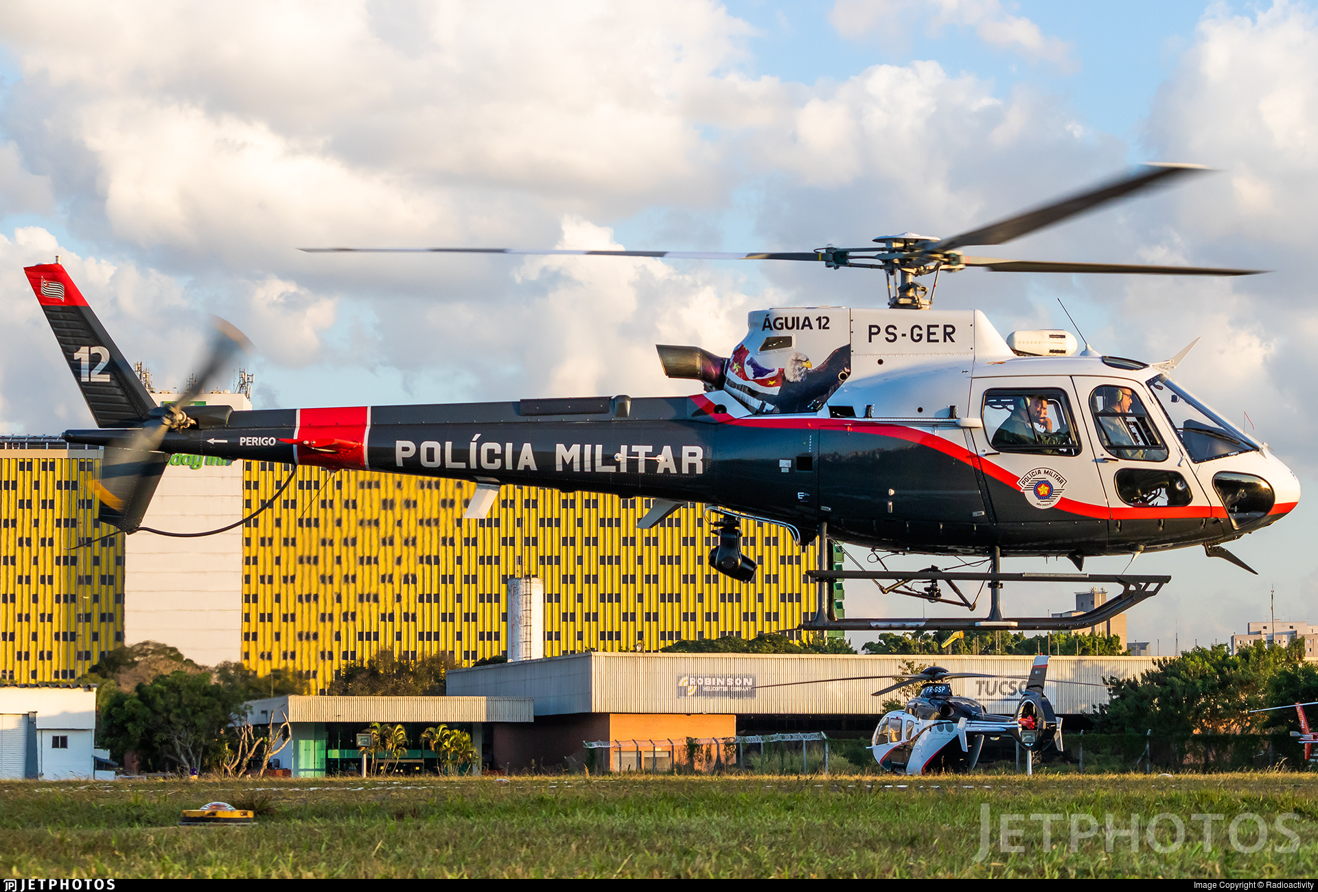 Está em operação o helicóptero Águia 12, da Polícia Militar de São Paulo, que chegou na noite de quarta-feira (1) no estado