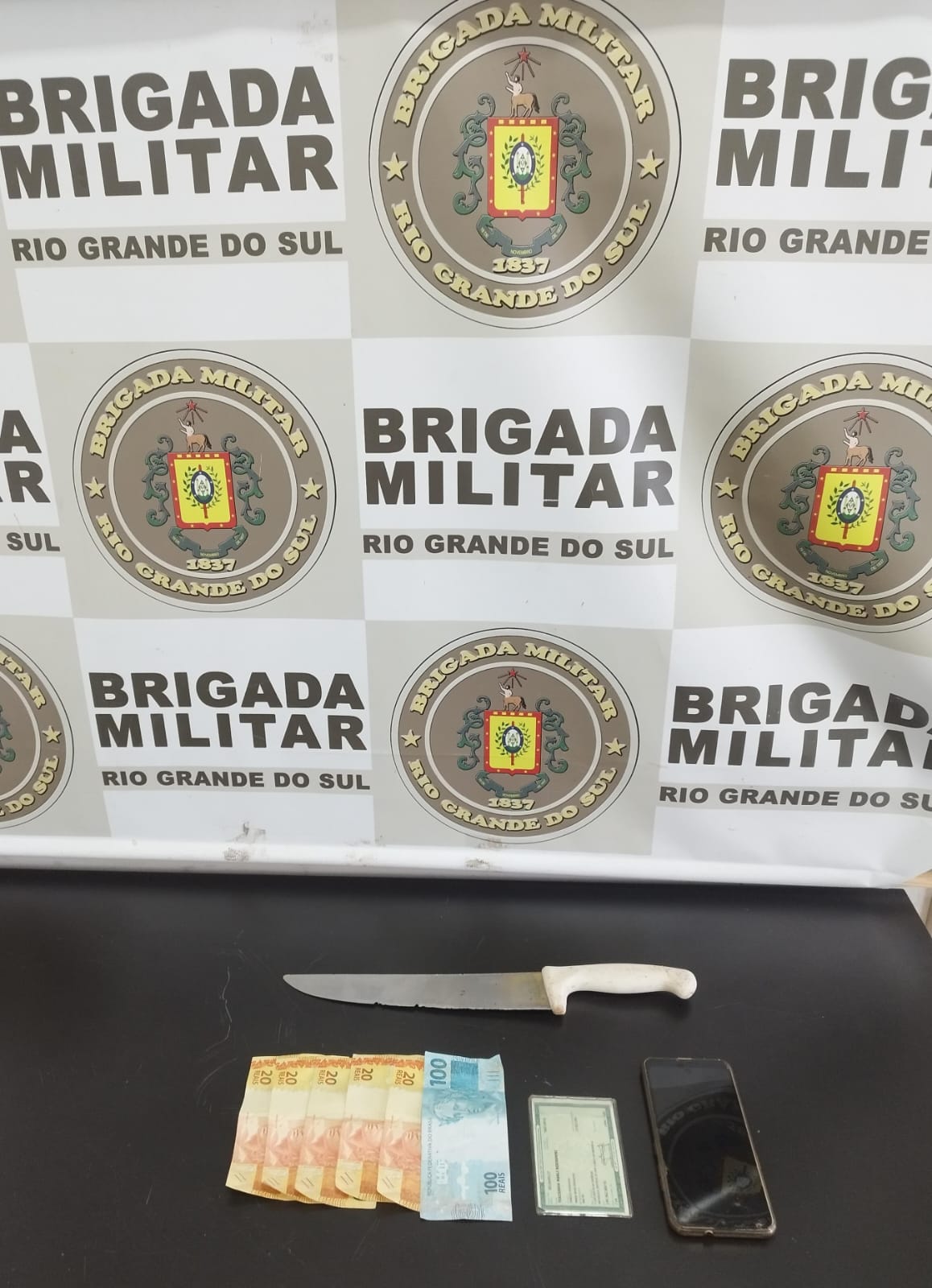Brigada Militar através do 3°RPMon prende homem por furto qualificado em Passo Fundo, no final da manhã desta quinta-feira