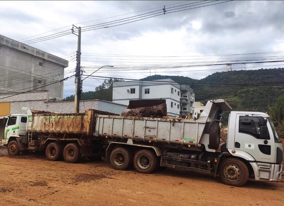 O Município de Tio Hugo enviou uma força tarefa para auxiliar na limpeza do município gaúcho de Muçum, no Vale do Taquari