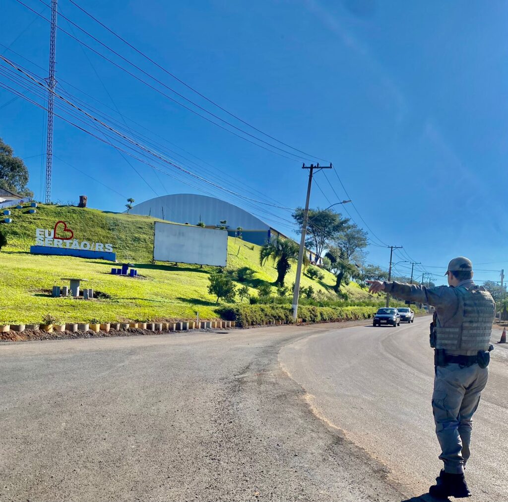 Brigada Militar através do 3°RPMon realiza a Operação Avante Rural com utilização de internet via satélite starlink.