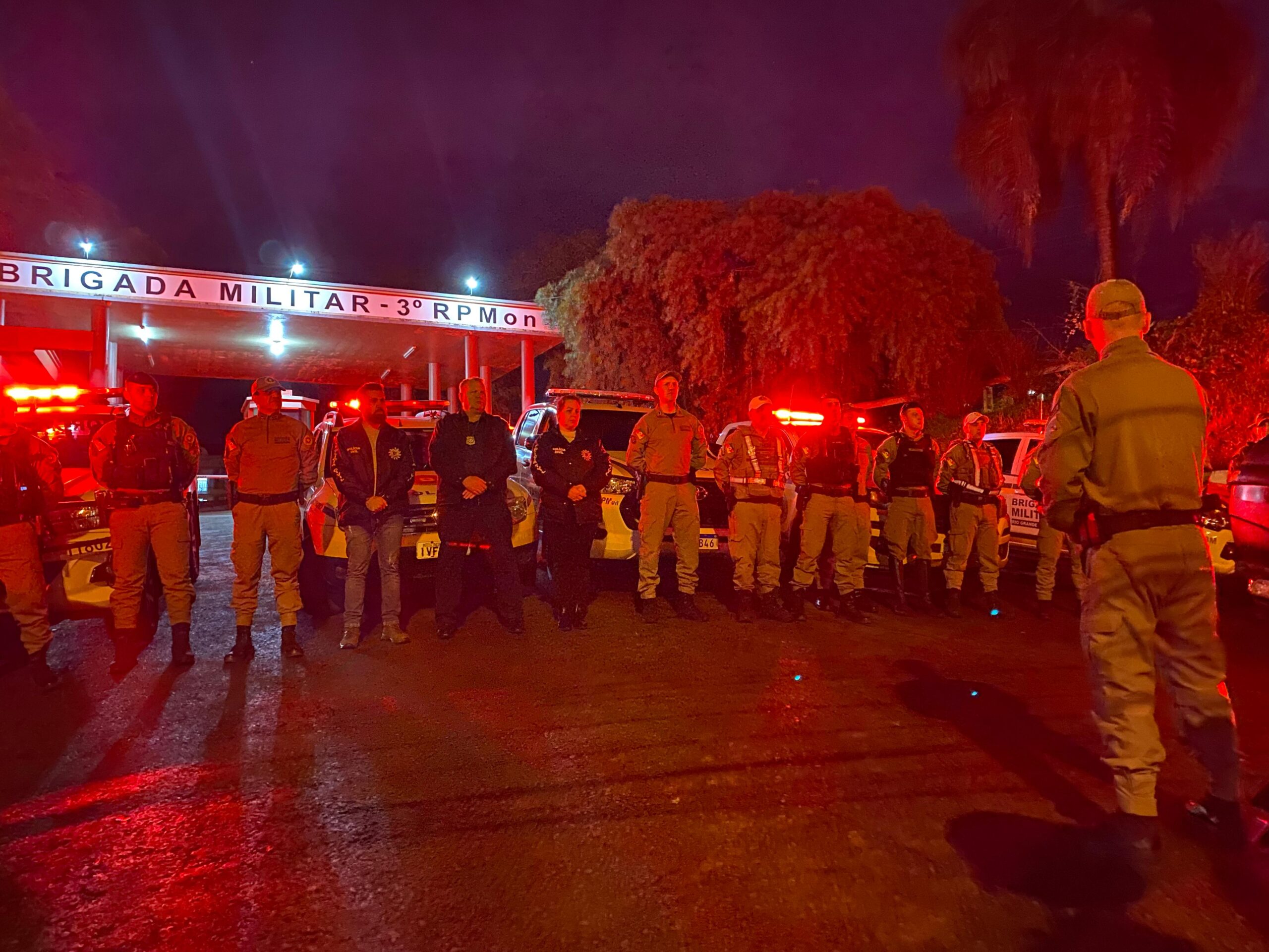 As homenagens póstumas ao 2º Sgt Fabiano Oliveira, da Força Tática do 12º BPM, aconteceram por toda a Brigada Militar e em todo nosso estado.