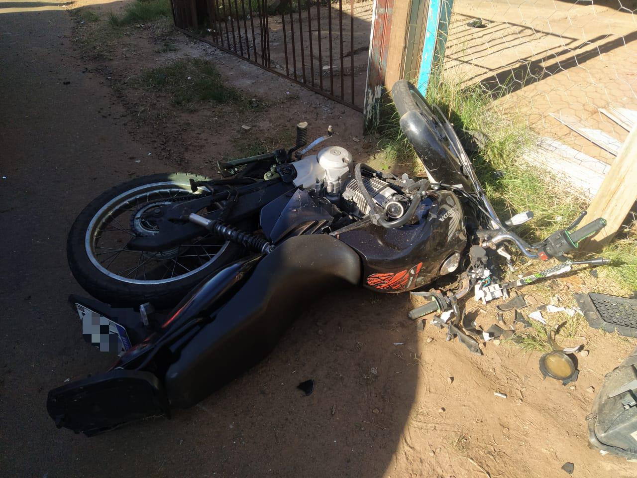 Na manhã desta sexta-feira, 14 de junho, um grave acidente envolvendo um carro e uma moto ocorreu na Avenida Rio Grande.