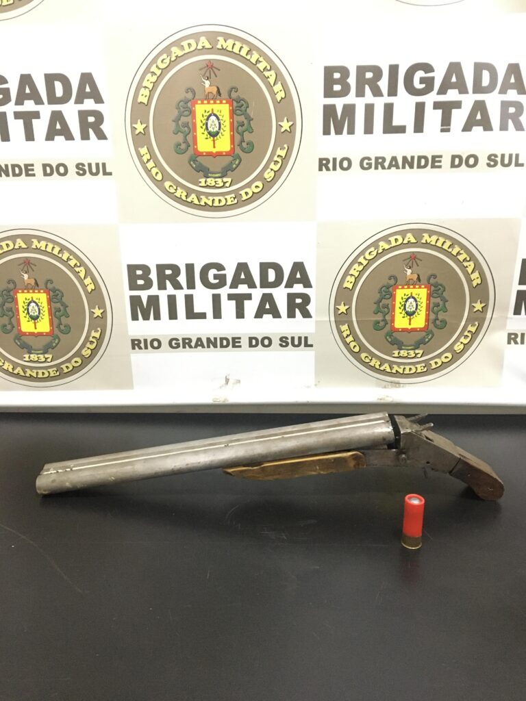 Durante Patrulhamento Tático Motorizado a equipe avistou, um indivíduo portando uma arma de fogo, São Luiz Gonzaga.