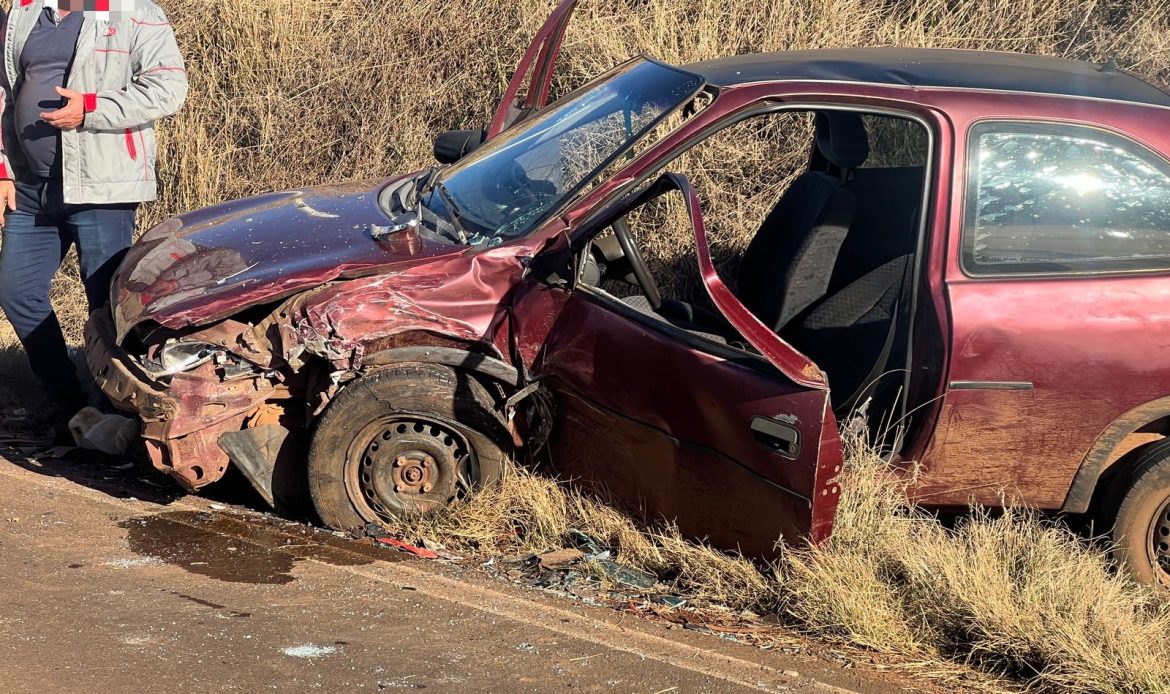 Por volta das 15h30 desta quinta-feira, 27, um acidente de trânsito deixou cinco pessoas feridas, entre Estação e Erebango