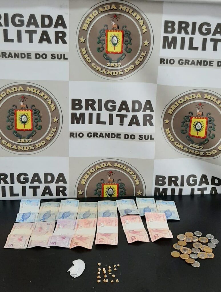 Brigada Militar através do 3ºRPMon prende homem vendendo crack no bairro Operária em Passo Fundo, na tarde desta quarta-feira