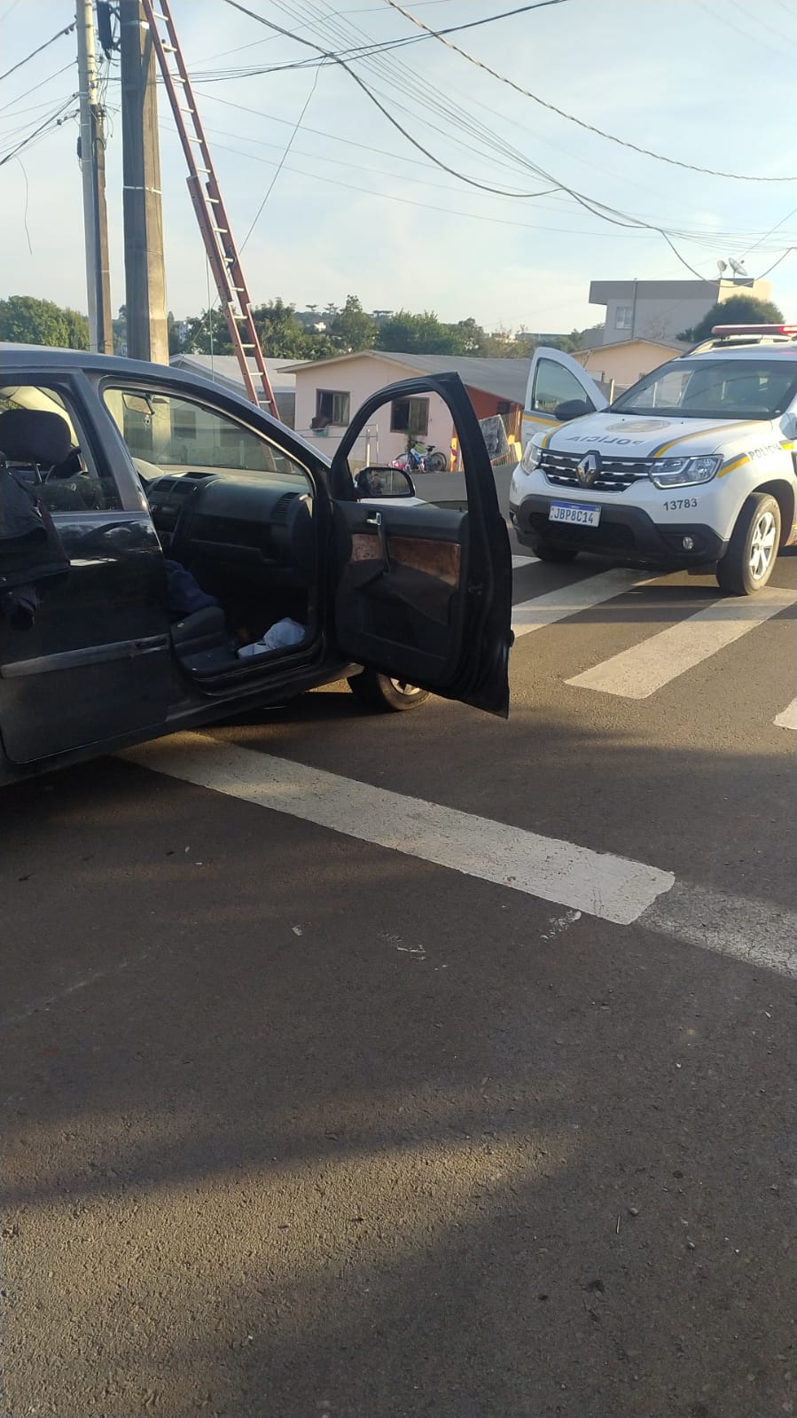Na quinta-feira (6/6), às 16h30, os policiais do 3°RPMon prenderam um homem por furto de veículo, que foi recuperado no interior de Marau.