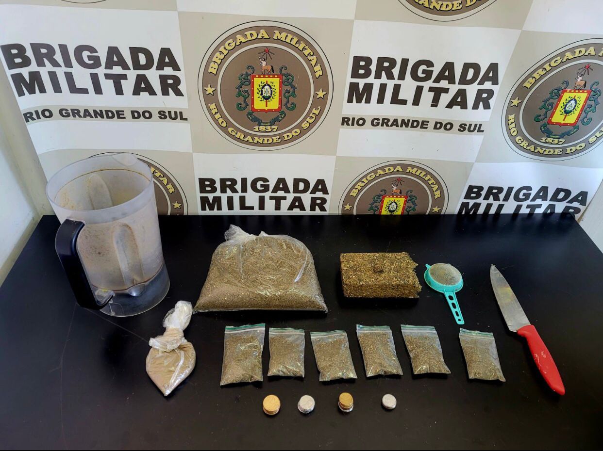 A Brigada Militar, por meio do 3º BPChq prendeu um indivíduo na tarde de quinta-feira (27/06) por tráfico de drogas no centro de Passo Fundo.