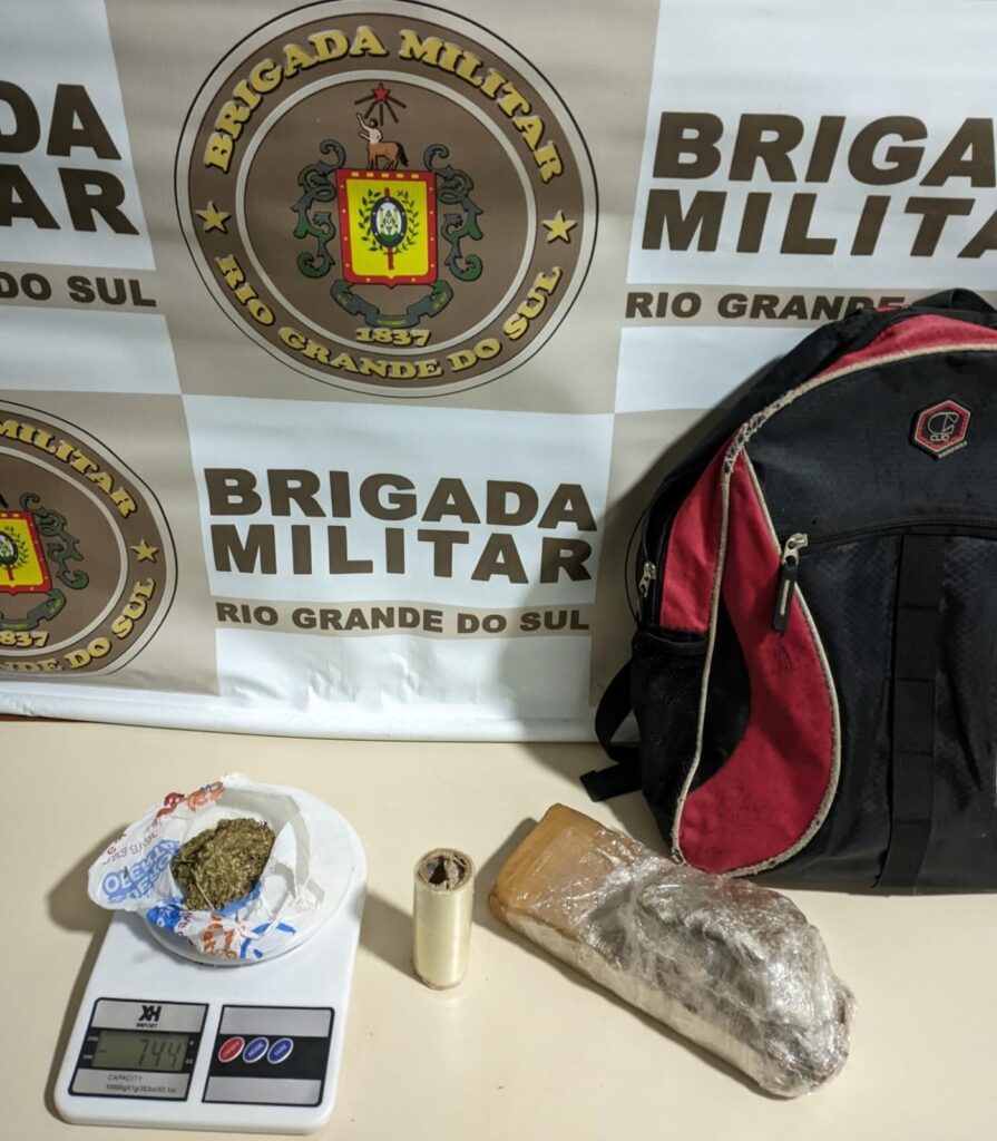 Homem é preso pela BM (Brigada Militar), por tráfico de drogas, na cidade de Carazinho. Na noite desta segunda-feira