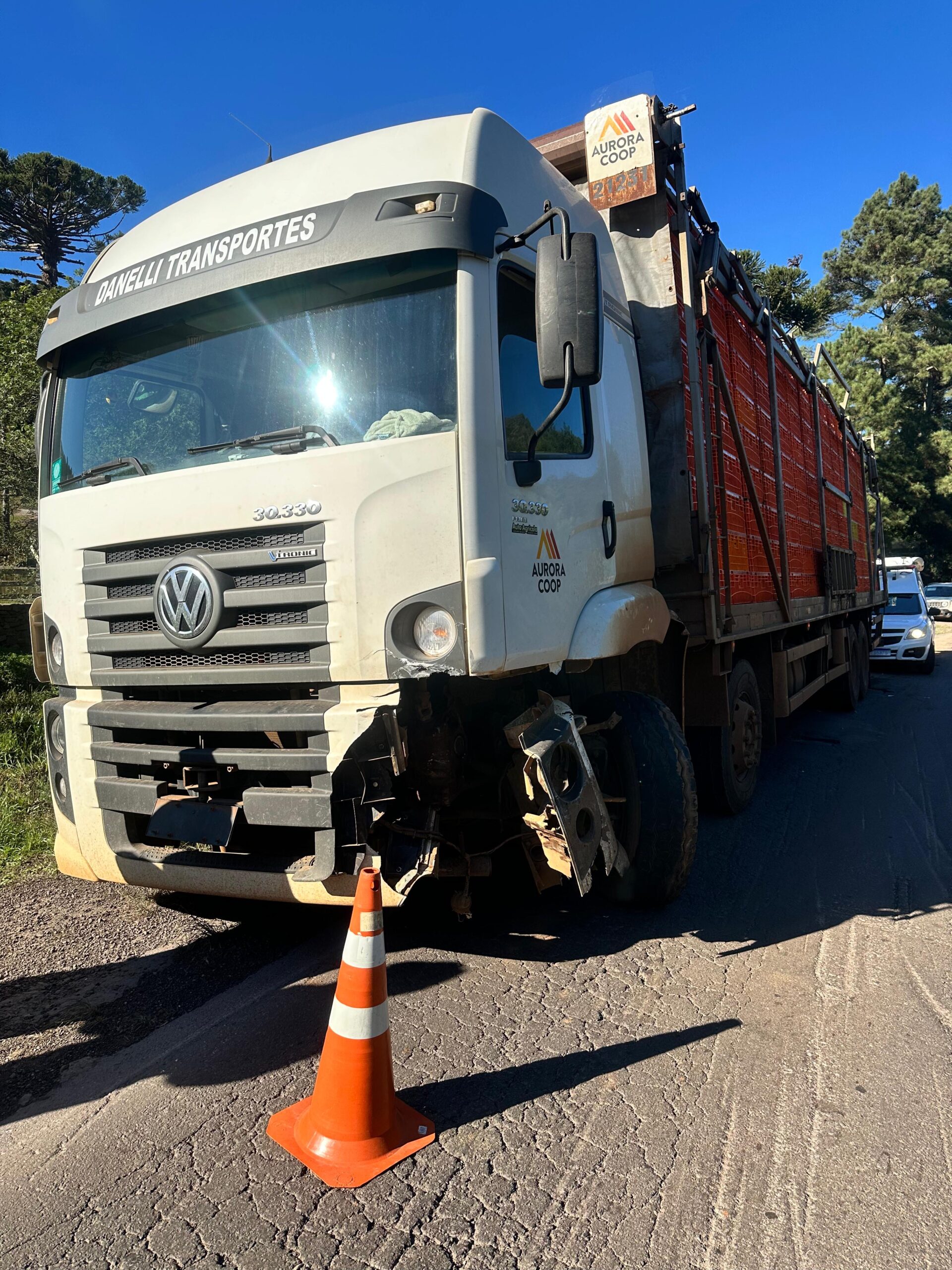 Na manhã desta terça-feira (02), ocorreu um acidente no Km 201 da ERS 324, na curva da Moega, entre Passo Fundo e Marau