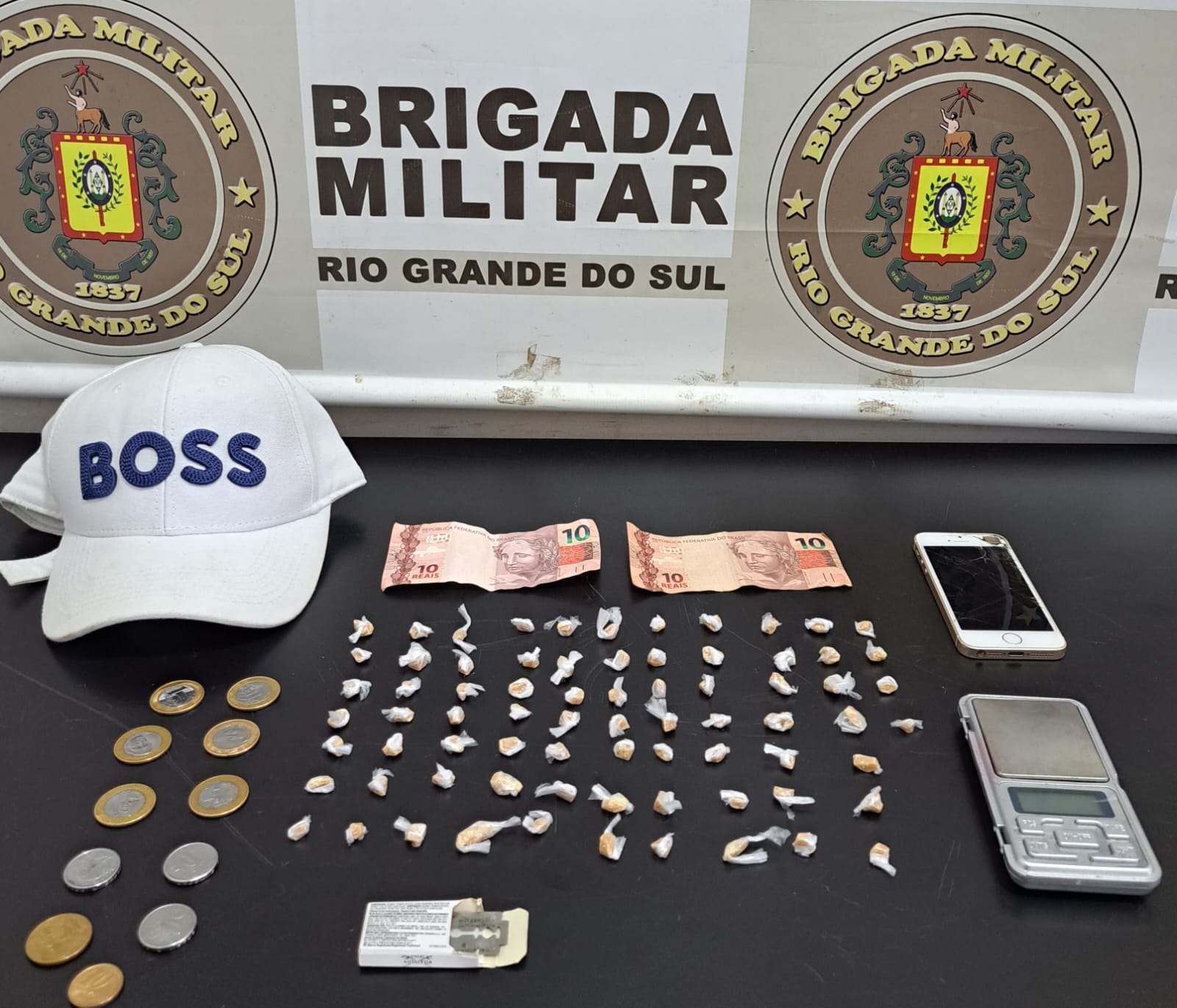 A Brigada Militar através do 3º Batalhão de Polícia de Choque, realizou a apreensão de um adolescente na segunda-feira, na rua 20 de Setembro