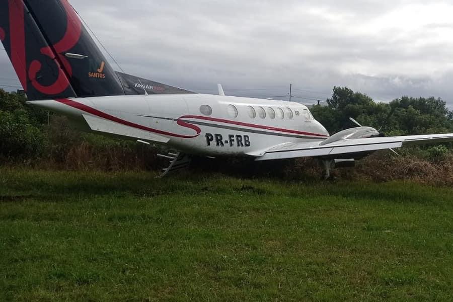 Uma aeronave, Beechcraft Be200 Super King Air (PR-FRB), saiu da pista no Aeroporto Capão da Canoa, Rio Grande Do Sul.