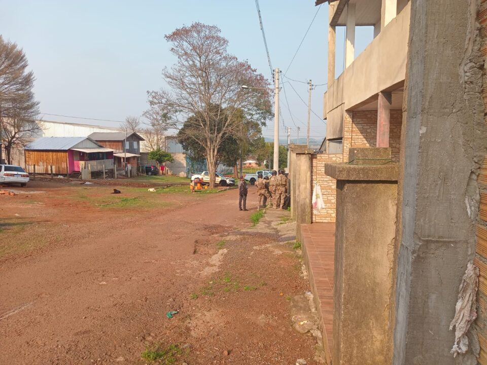 A Brigada Militar, por meio do 10° Batalhão de Polícia Militar, emitiu uma nota de esclarecimento sobre uma ocorrência que resultou na morte de um homem em Lagoa Vermelha.