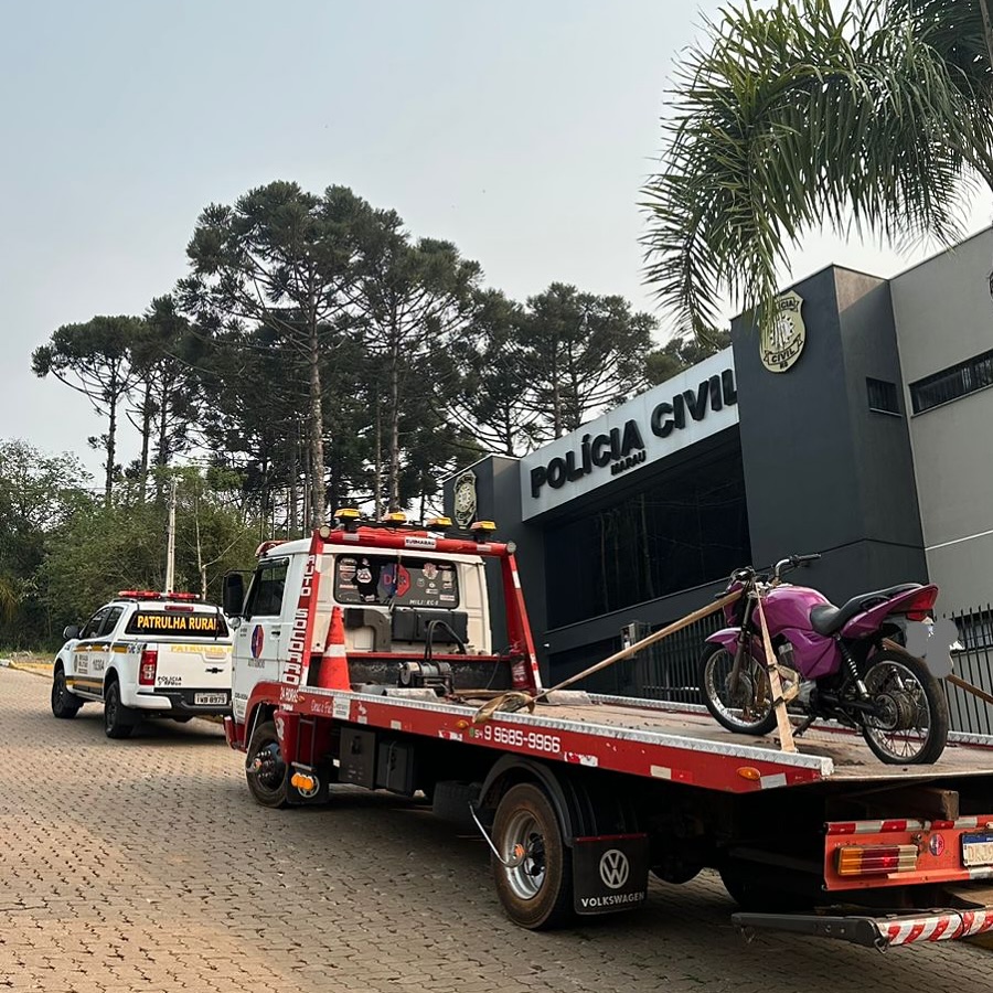 Na tarde deste sábado, equipe da Patrulha Rural de Marau realizava uma barreira de trânsito quando um motociclista atropelou dois policiais