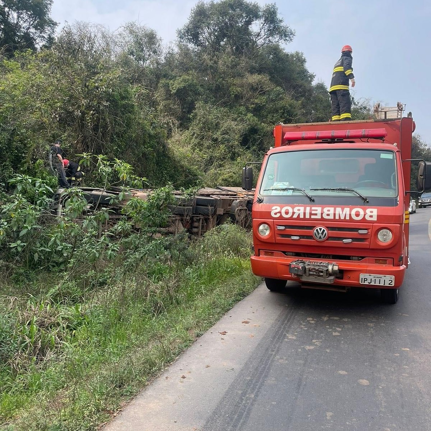 Na manhã deste domingo (8), uma guarnição do Corpo de Bombeiros de Marau atendeu a um acidente na ERS-324, entre Marau e Passo Fundo.