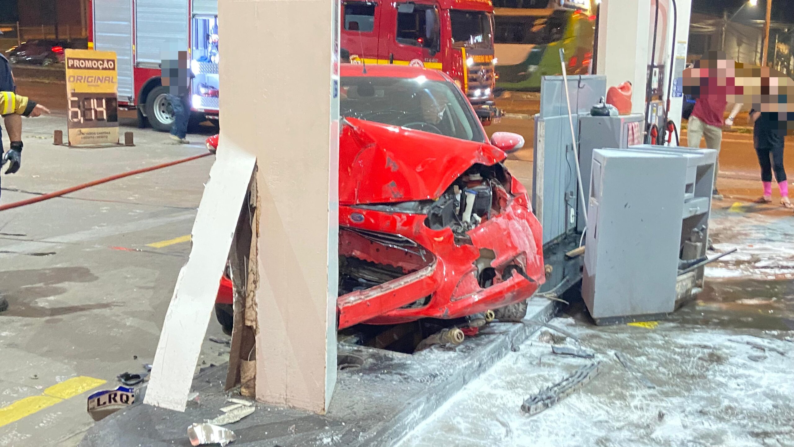 No início da noite desta segunda-feira (23), um acidente acabou resultando em três pessoas feridas, em Passo Fundo.