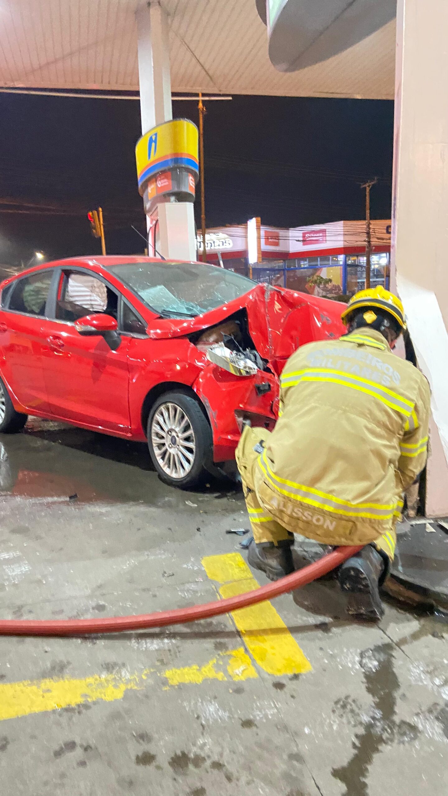 No início da noite desta segunda-feira (23), um acidente acabou resultando em três pessoas feridas, em Passo Fundo.