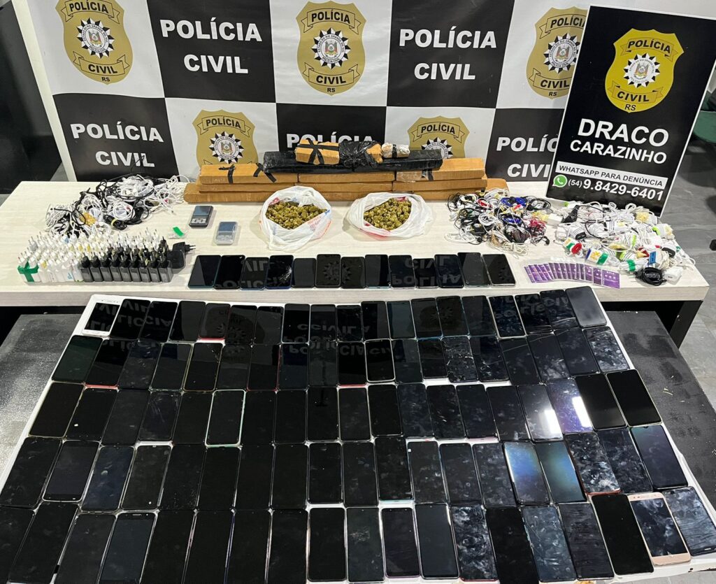 Policiais Civis da DRACO de Carazinho realizaram a apreensão de 10Kg de maconha, 200gr de skunk, mais de uma centena de telefones celular