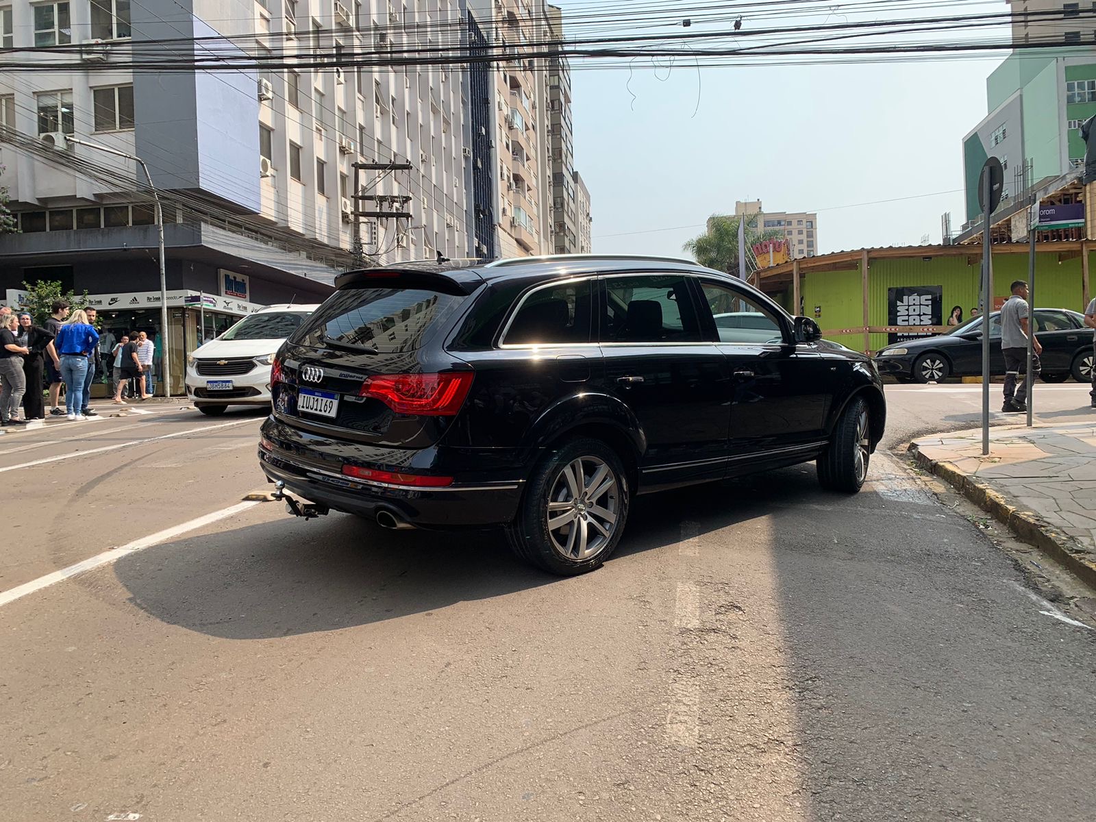 Na manhã desta segunda-feira (09), um acidente de trânsito deixou danos materiais em três veículos, no centro de Passo Fundo 