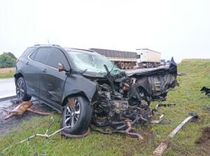 Na tarde desta sexta-feira (18), uma colisão envolvendo quatro veículos deixou duas pessoas feridas na BR-285, entre Passo Fundo e Carazinho.