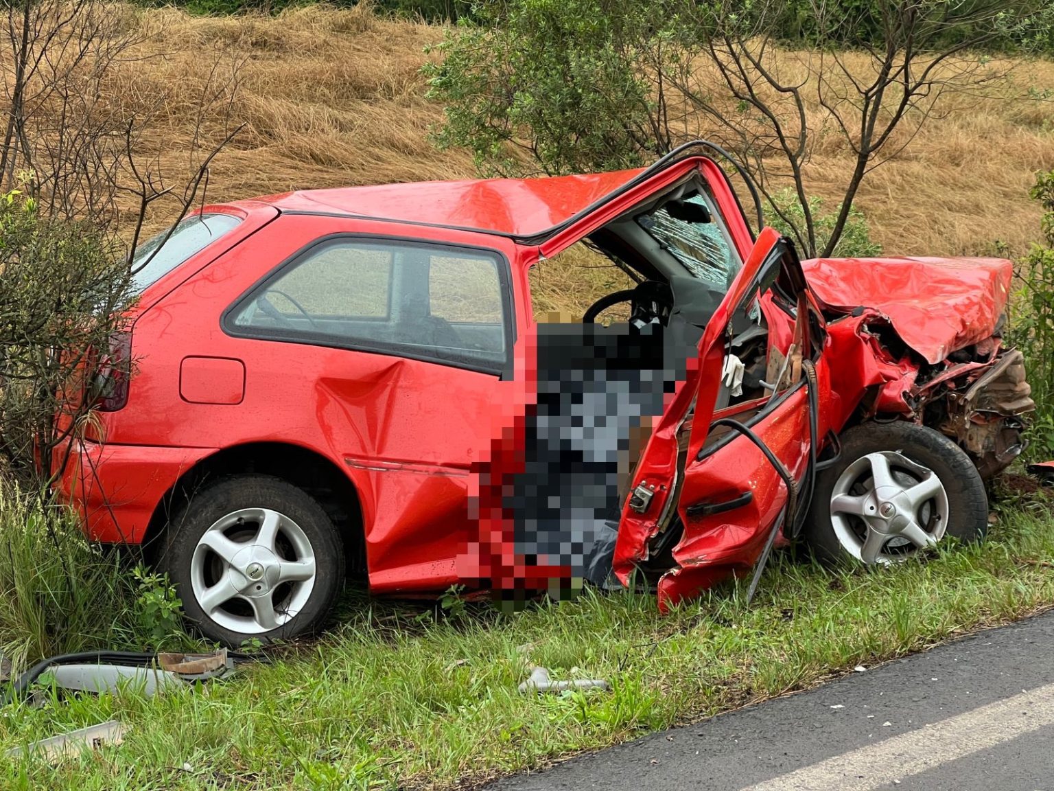 Por volta das 5h50 desta sexta-feira (11), um grave acidente de trânsito deixou uma pessoa morta na ERS-135, em Estação