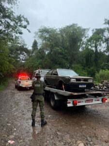 Brigada Militar recupera veículo furtado no interior de Passo Fundo. A Brigada Militar, através do 3º Batalhão Ambiental (BABM), localizou, nesta quinta-feira (24)