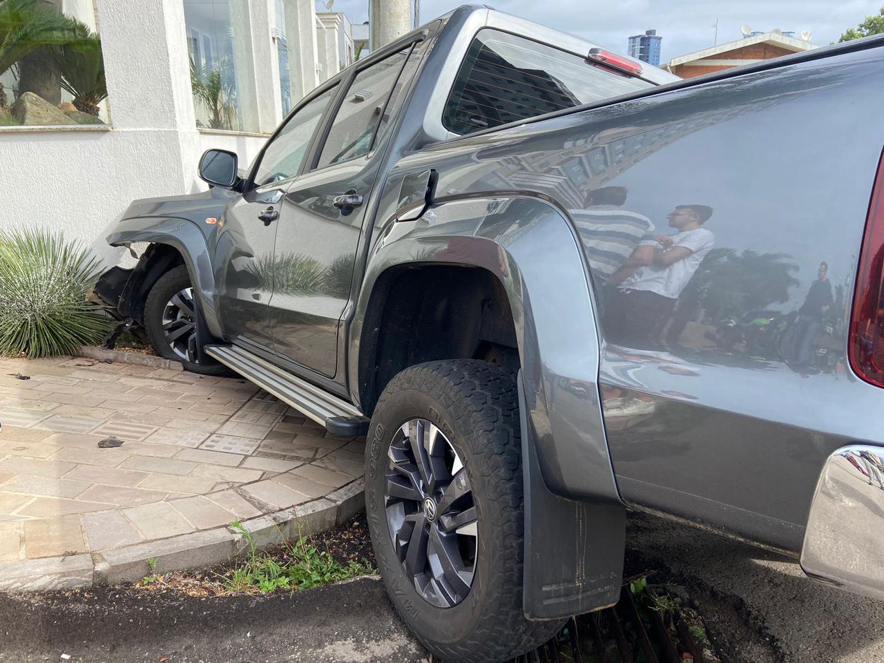 A Amarok teria invadido a preferencial do Ora 02 