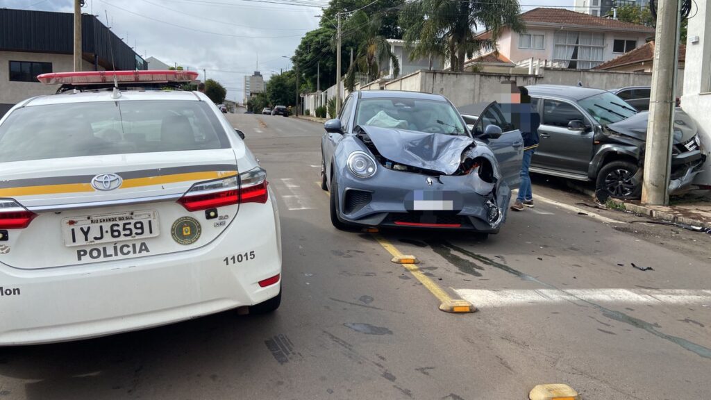 Condutora confunde os pedais e causa acidente na Annes