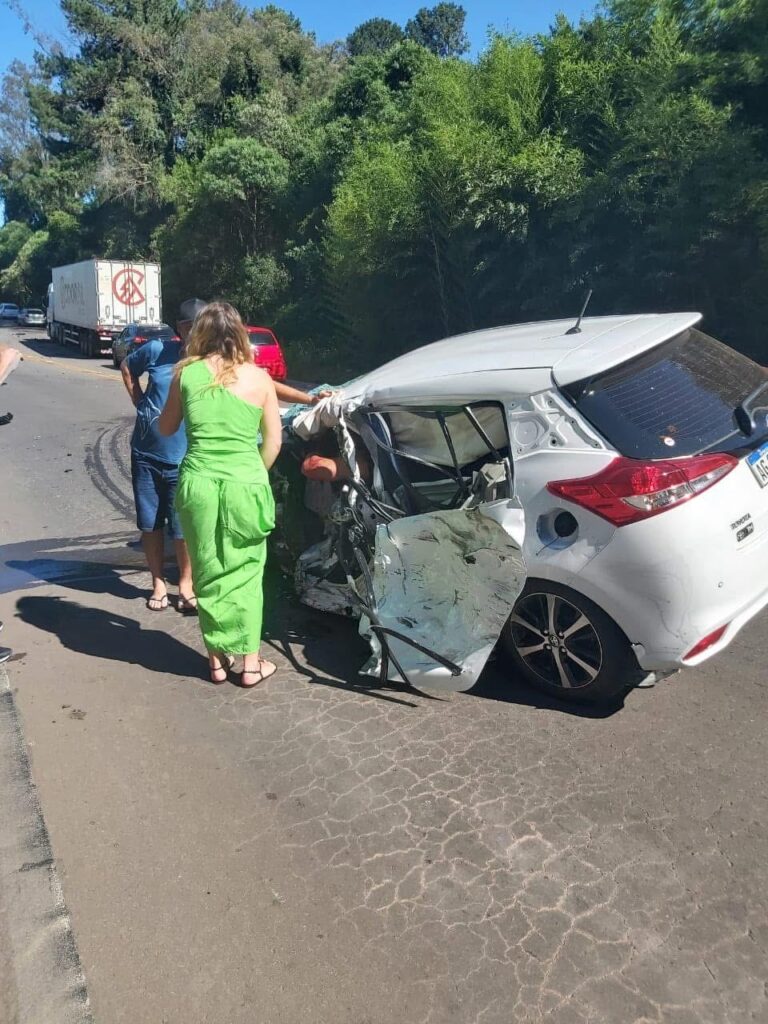 Grave acidente entre Marau e Passo Fundo, na ERS 324, localidade Passo do Chinelo é registrado, na manhã deste sábado (30).