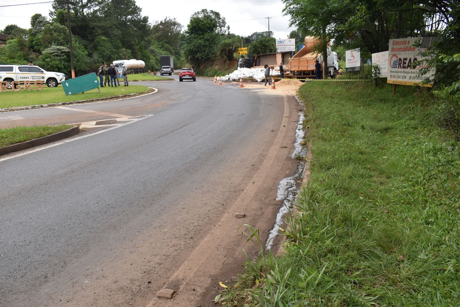 3º BABM da Brigada Militar atende acidente de trânsito com vazamento de produtos químicos em Getúlio Vargas