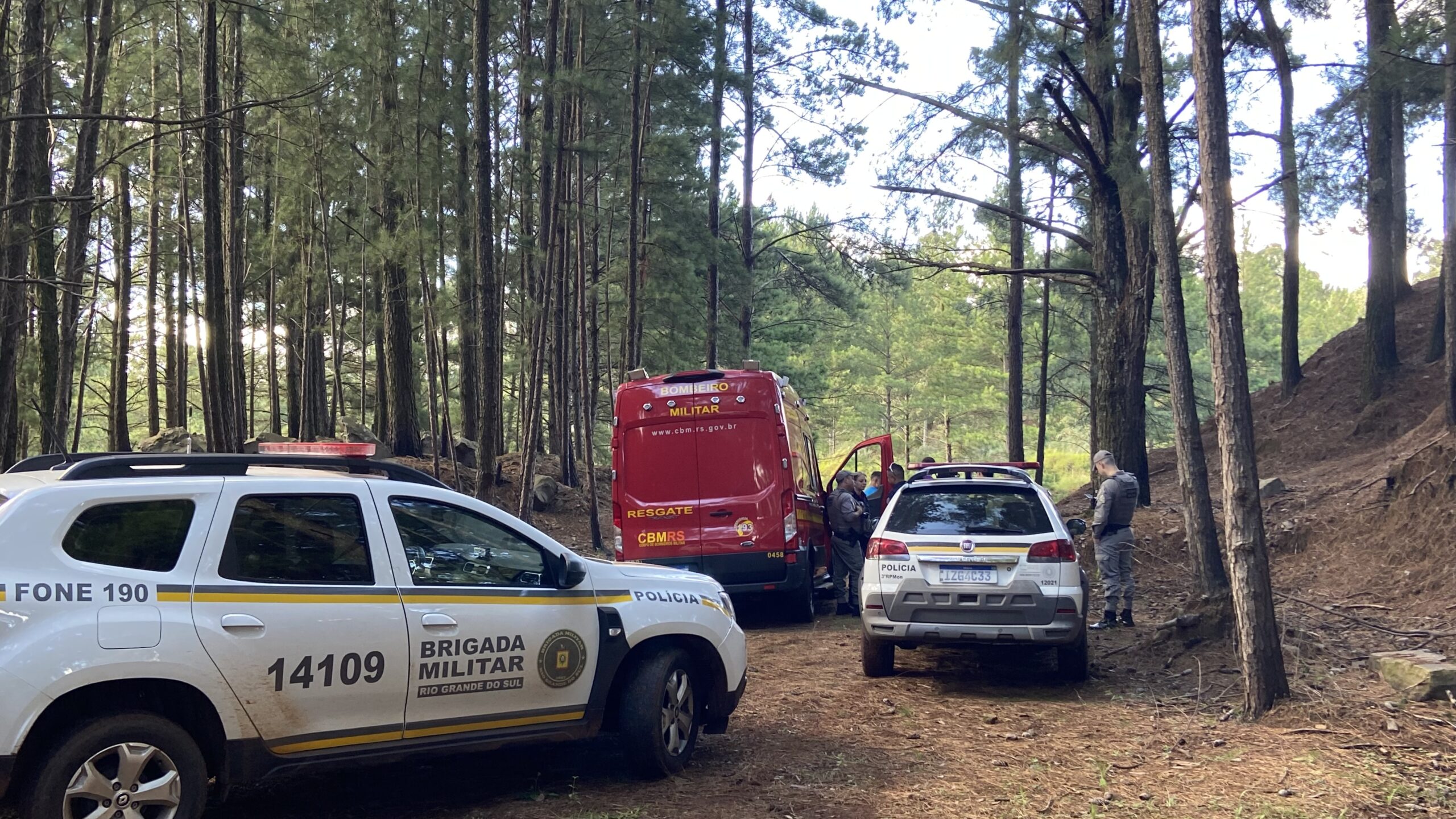 Os mergulhadores do Corpo de Bombeiros encontraram o corpo do homem, que acabou desaparecendo após pular nas águas da Pedreira da São José