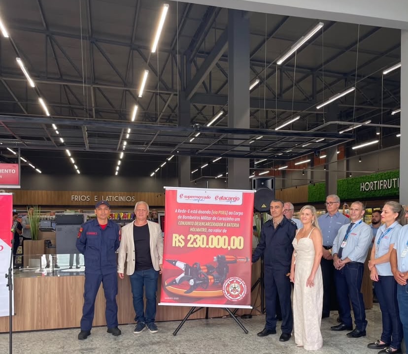 Corpo de Bombeiros Militar do Rio Grande do Sul (CBMRS) recebeu, do supermercado Economia, nesta terça-feira (21), a doação de R$ 230.000,00