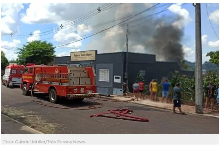 ATUALIZAÇÃO: Um incêndio em uma residência resultou na morte de um homem e deixou uma criança em estado grave