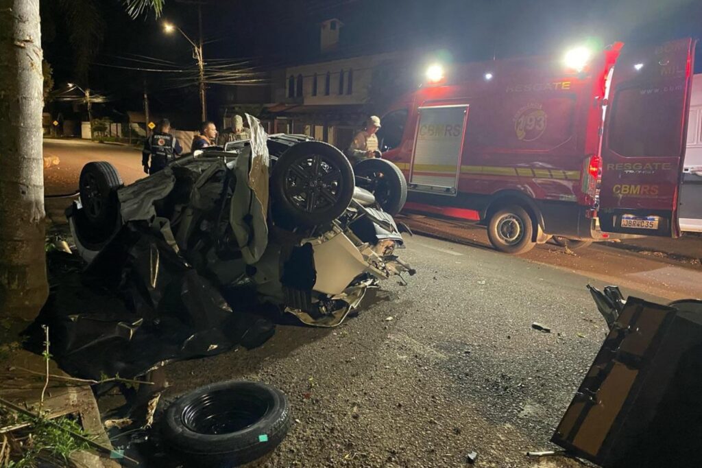 Grave acidente deixa dois mortos no centro